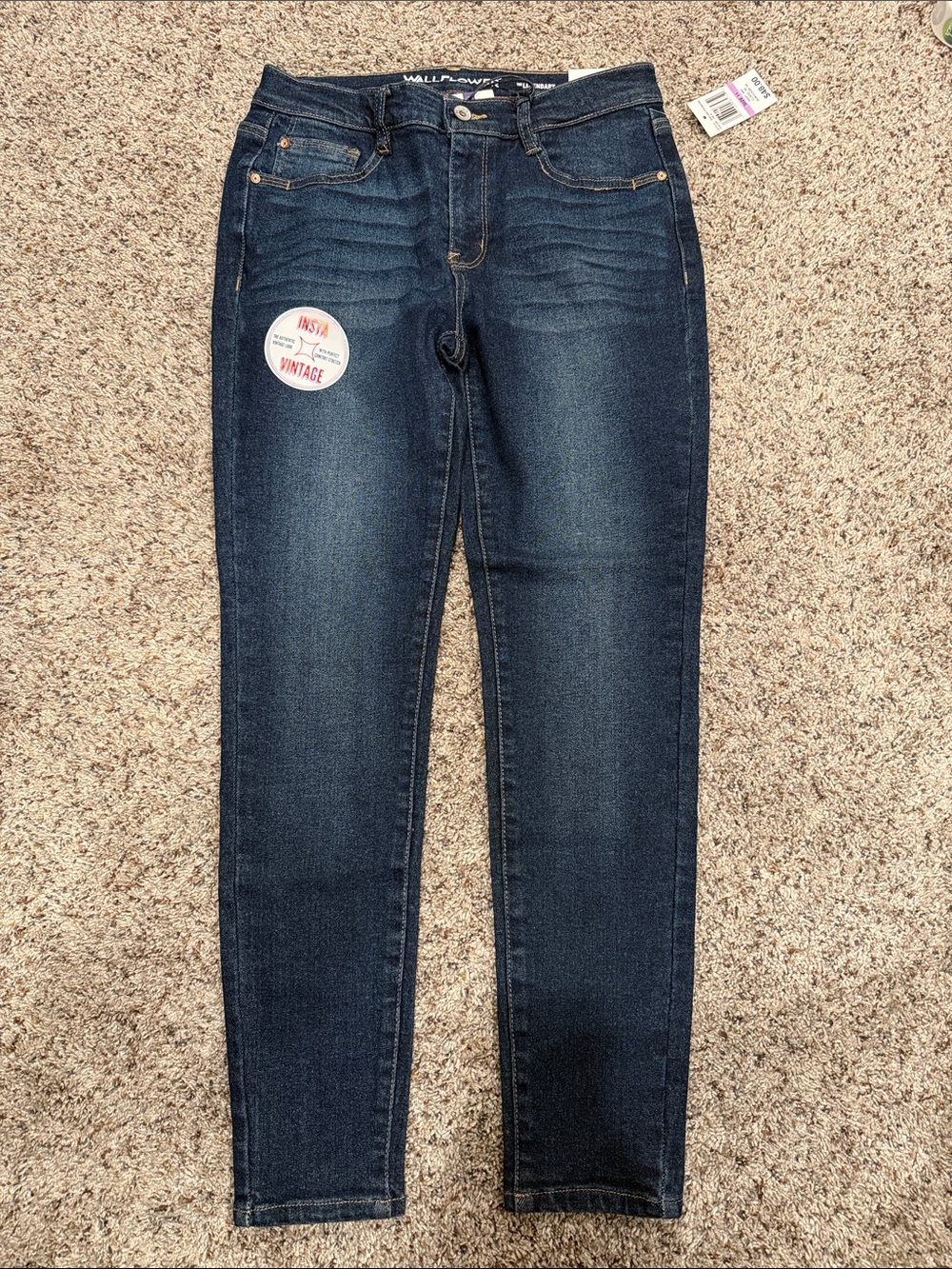 Wallflower Women's Skinny Jeans in Dark Indigo Blue